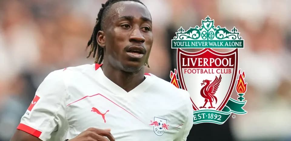 Jugador de RB Leipzig corriendo con escudo de Liverpool