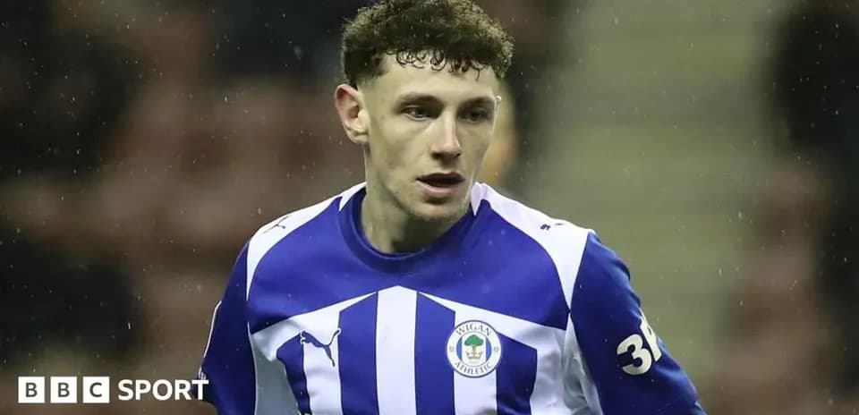 Jugador de Wigan Athletic en acción durante el partido