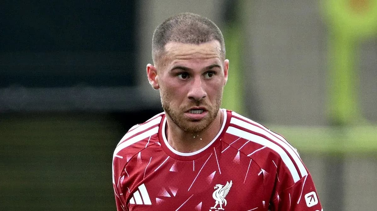 Jugador de Liverpool en acción durante entrenamiento