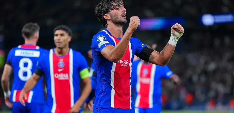 Jugador del PSG celebrando un gol durante el partido