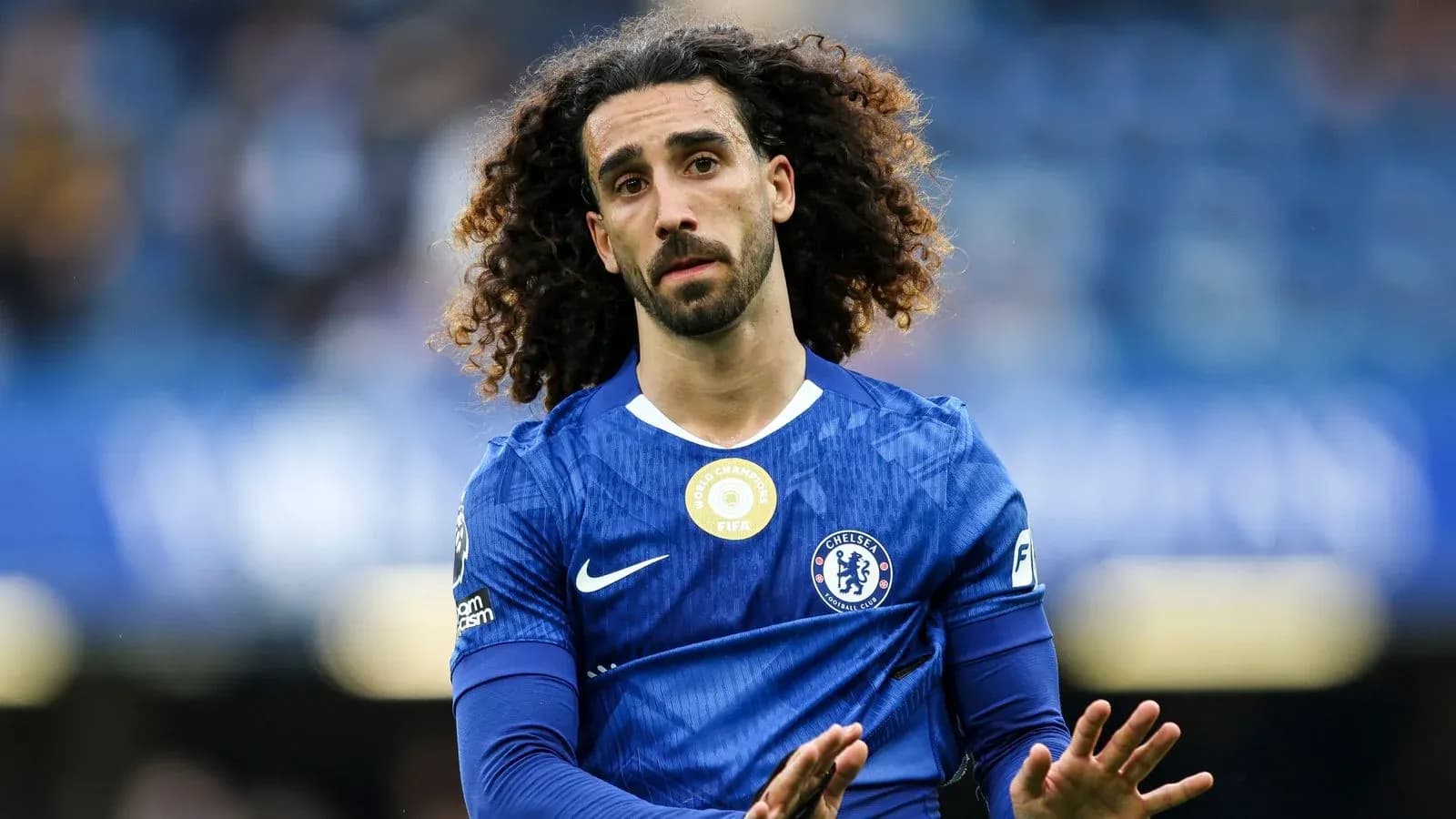 Jugador de Chelsea en el campo durante un partido
