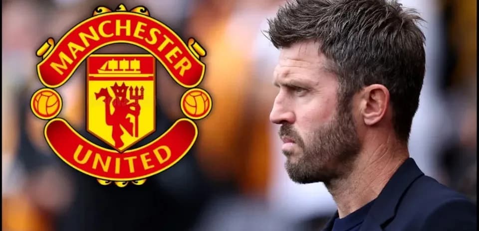Entrenador de Manchester United en el banquillo