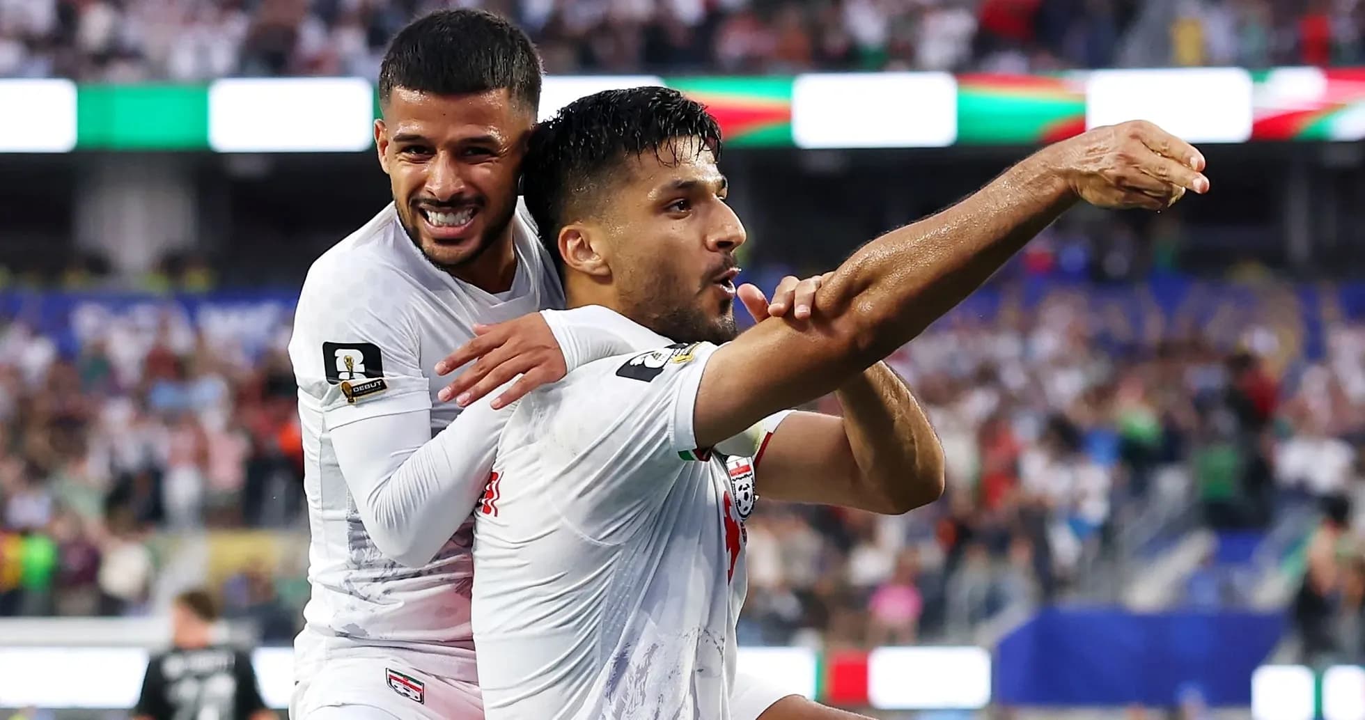 Jugadores de Irán celebrando un gol en el partido