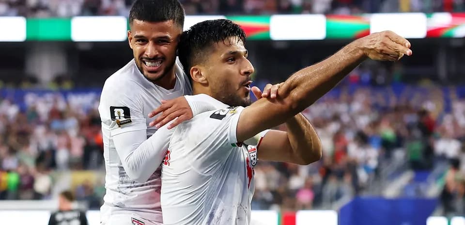 Jugadores de Irán celebrando un gol en el partido