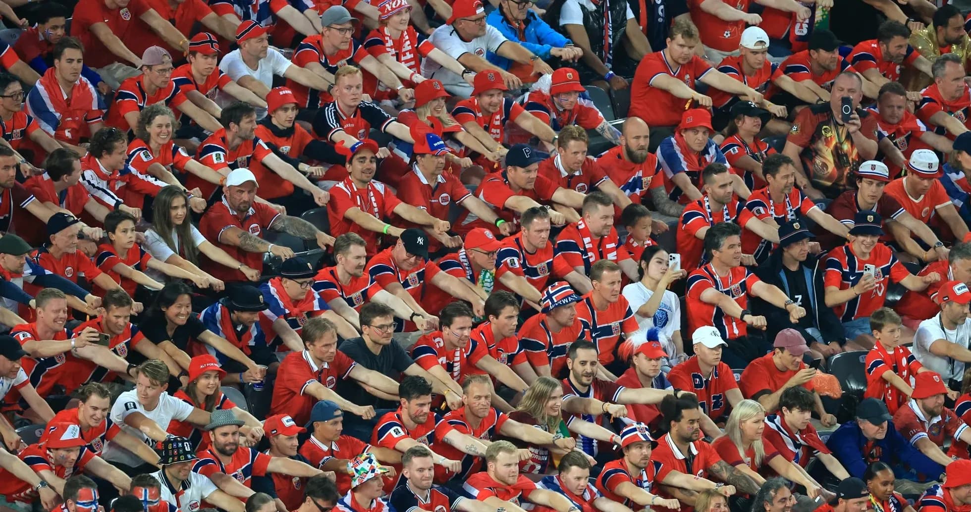 Aficionados enérgicos en las gradas durante el partido