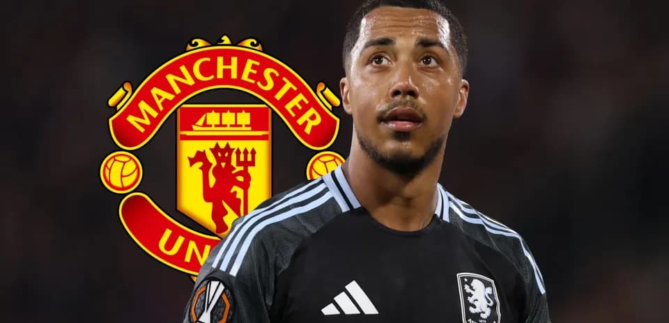 Portero de Aston Villa con logo de Manchester United