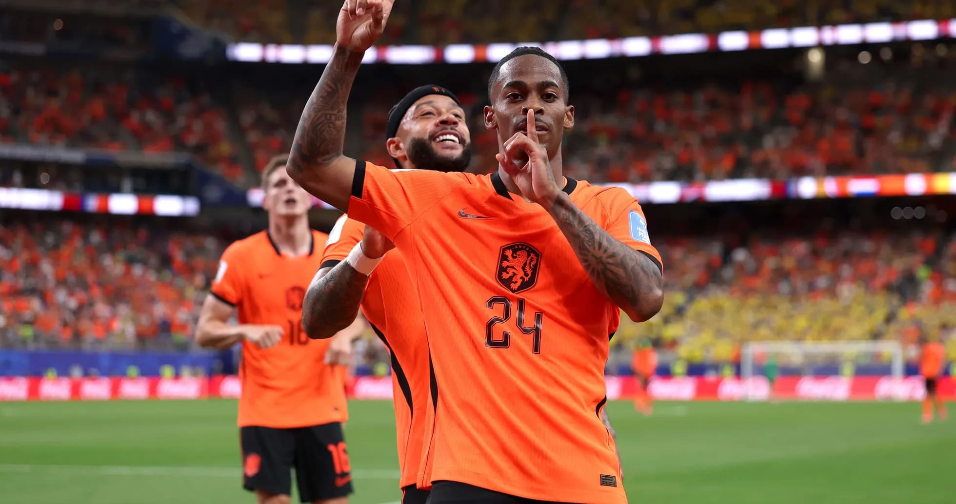 Jugadores de Países Bajos celebrando un gol en el partido