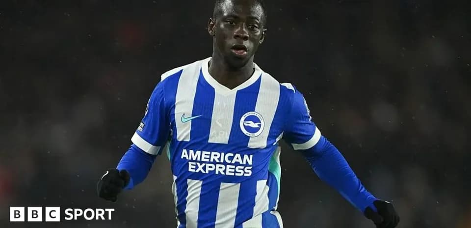 Jugador de Brighton celebrando un gol en el campo