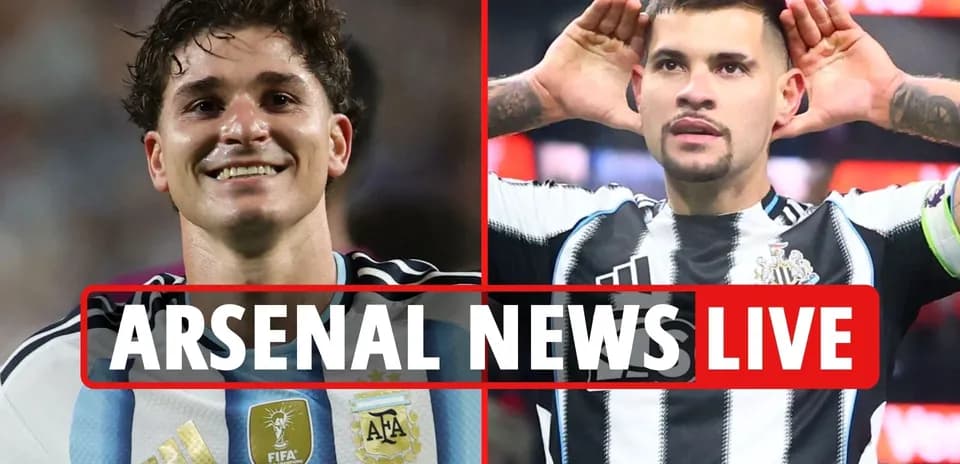 Jugadores de fútbol celebrando en fondo de noticias