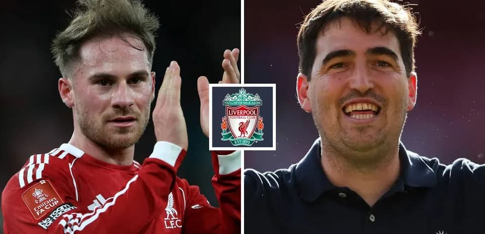 Dos jugadores de Liverpool, uno aplaudiendo y otro sonriendo