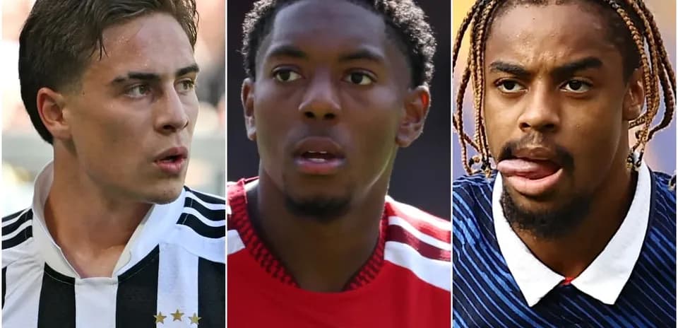 Tres futbolistas en diferentes camisetas de clubes