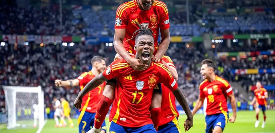 Jugadores de España celebrando un gol