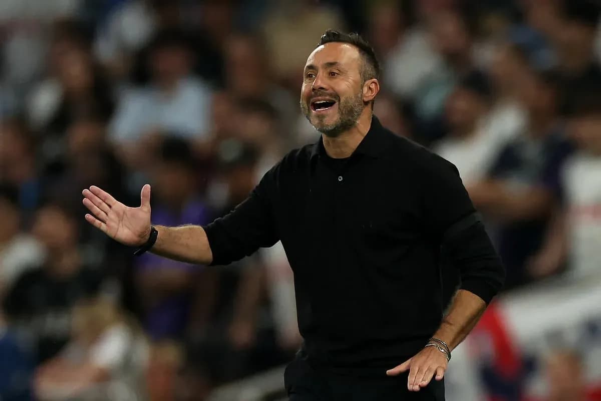 Entrenador dirigiendo a su equipo durante el partido