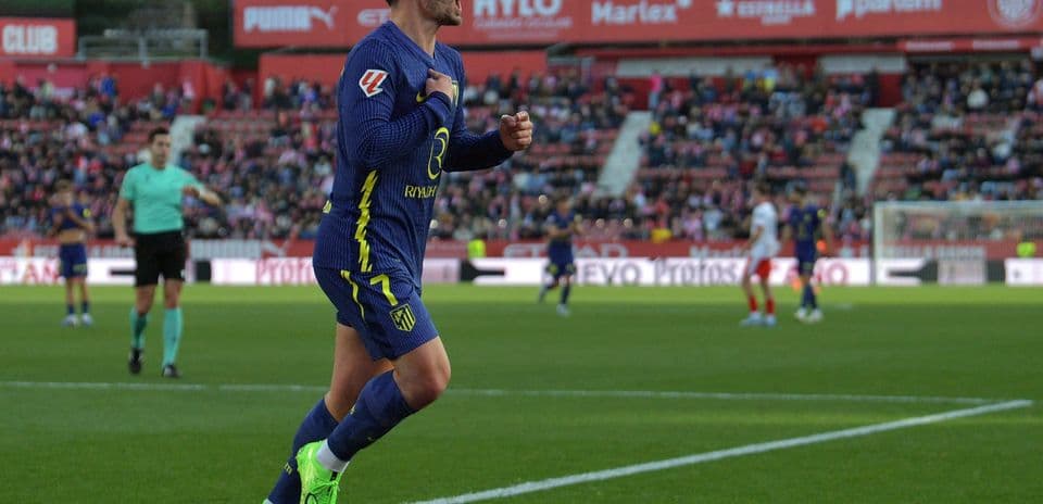 Jugador de Atlético de Madrid celebra un gol