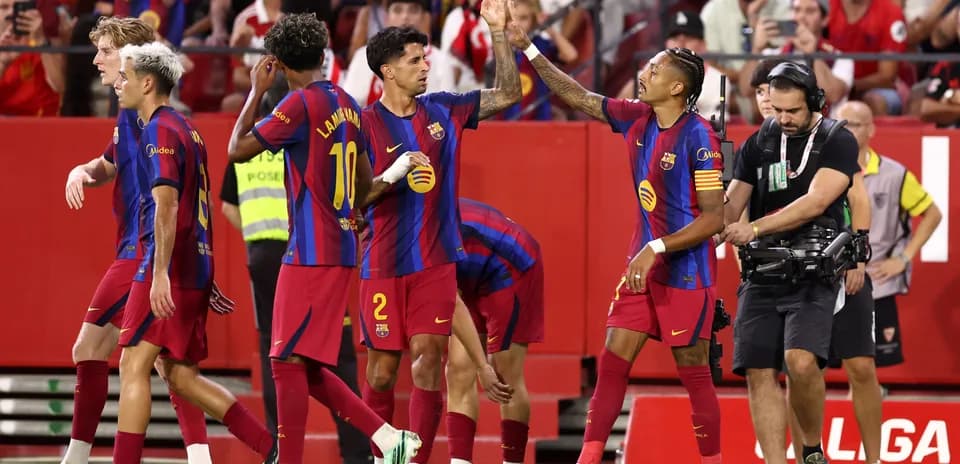 Jugadores del FC Barcelona celebrando un gol en el partido
