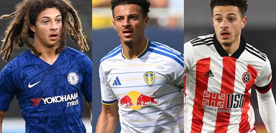 Tres jugadores de fútbol en diferentes camisetas de clubes