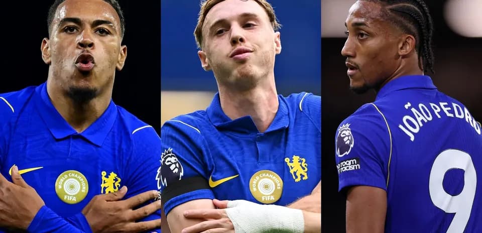Tres jugadores de Chelsea en uniforme azul