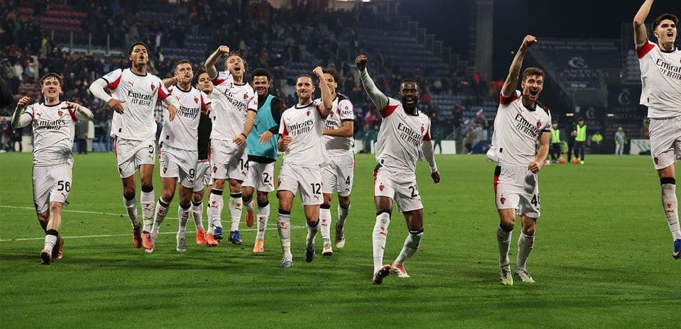 Jugadores del AC Milan celebrando una victoria