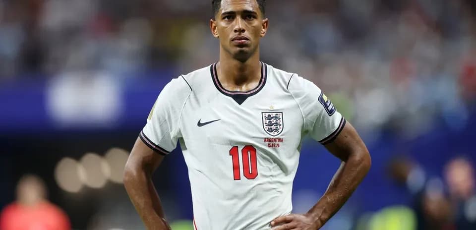 Jugador de Inglaterra con camiseta número 10 en partido