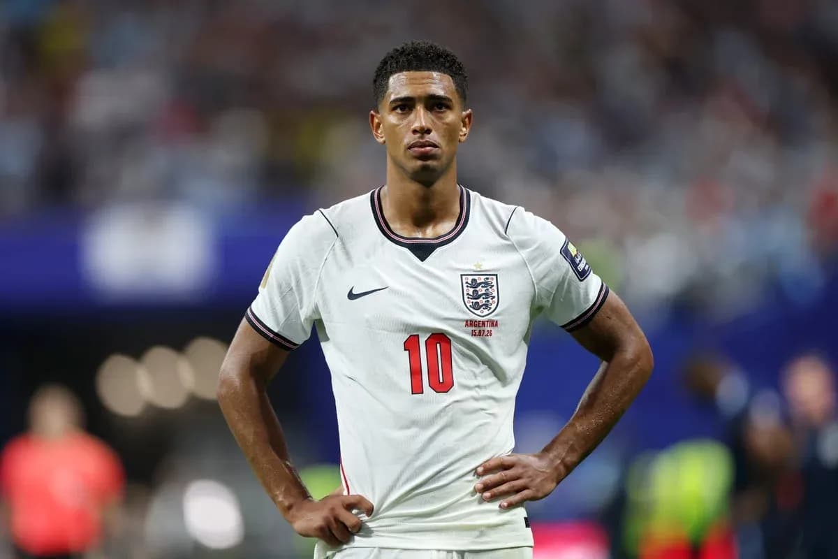 Jugador de Inglaterra con camiseta número 10 en partido