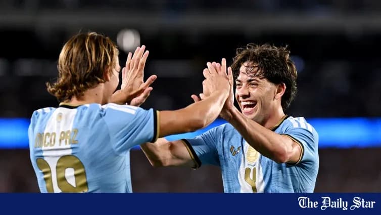 Jugadores celebrando un gol en el partido