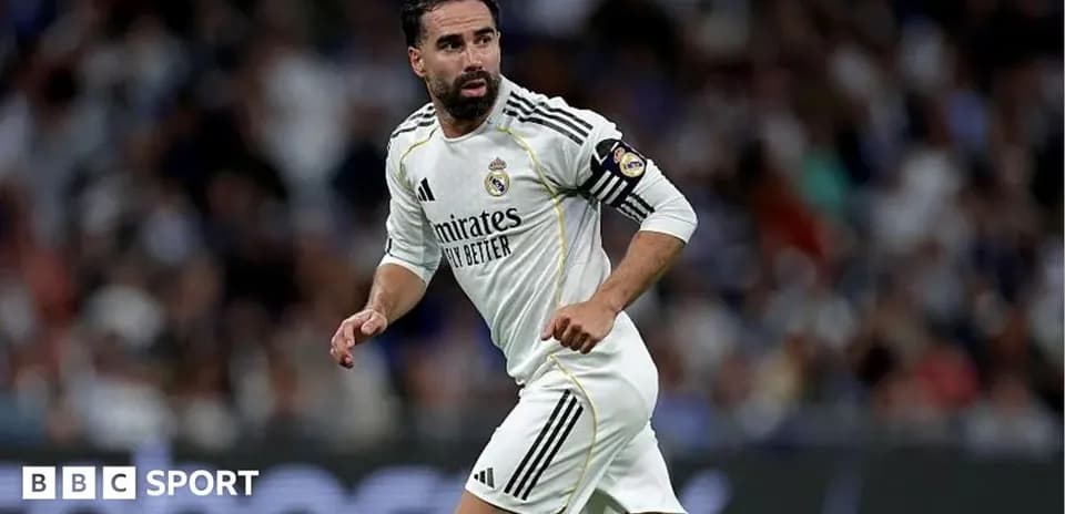 Jugador de Real Madrid corriendo en el campo