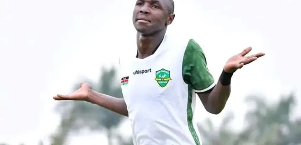 Jugador celebrando en el campo de fútbol
