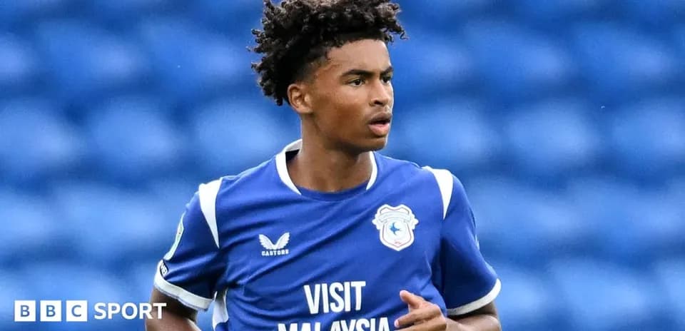 Jugador de Cardiff City en acción durante un partido