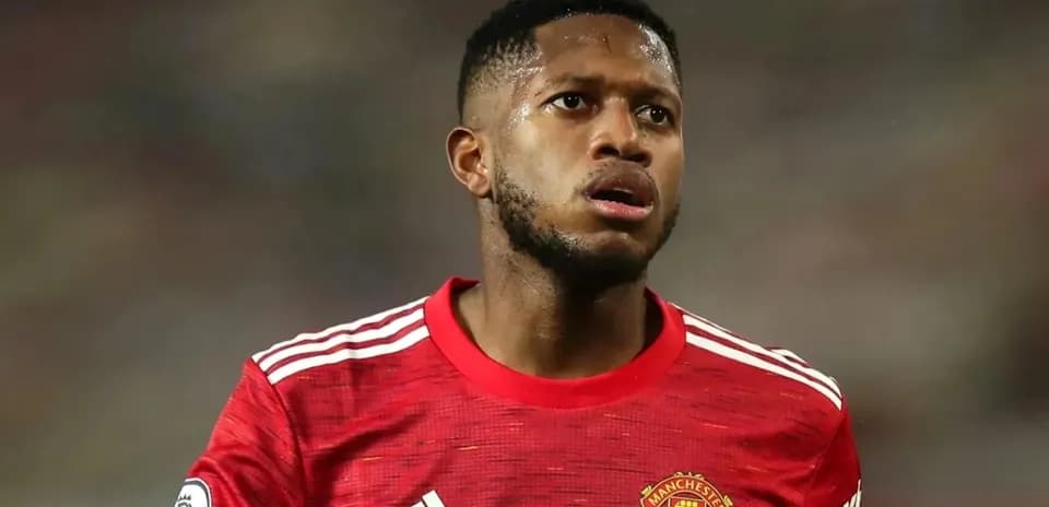 Jugador de Manchester United en uniforme rojo