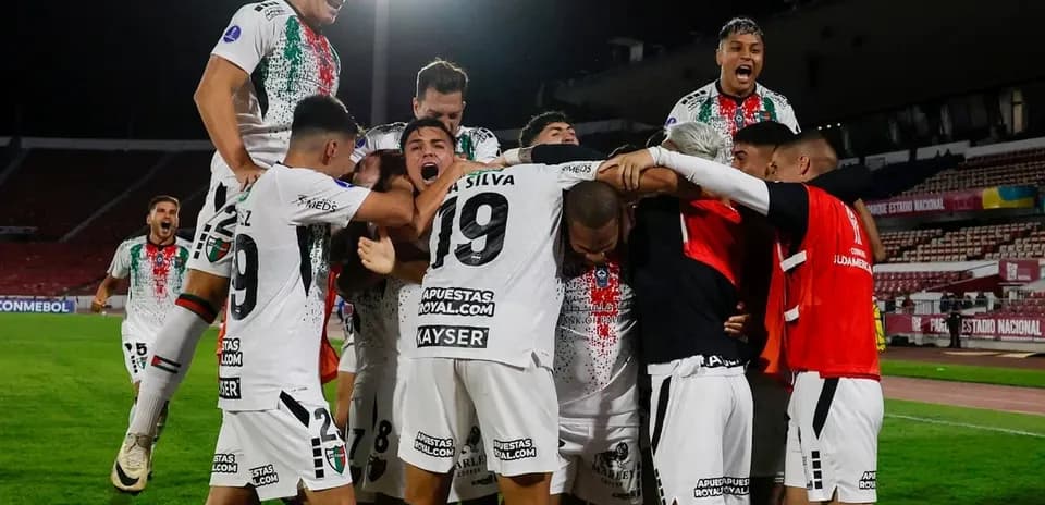 Jugadores de Cobresal celebrando un gol