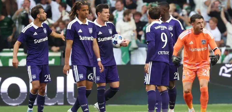 Jugadores de Anderlecht celebrando un gol