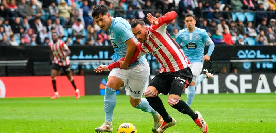 Acción de un partido entre Athletic Club y Celta Vigo