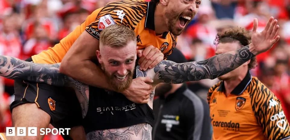 Jugadores de Hull City celebrando un gol en el campo