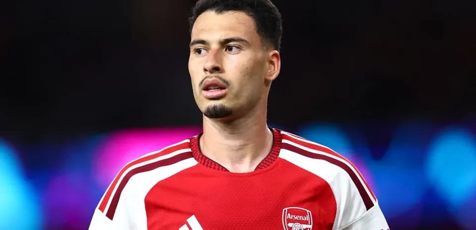 Jugador de Arsenal en la cancha durante un partido