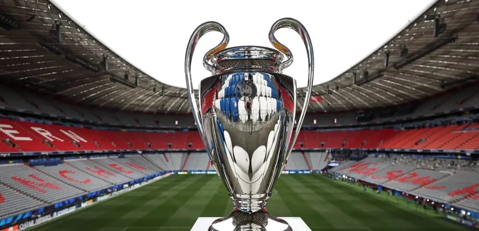 Trofeo de la UEFA Champions League en el estadio