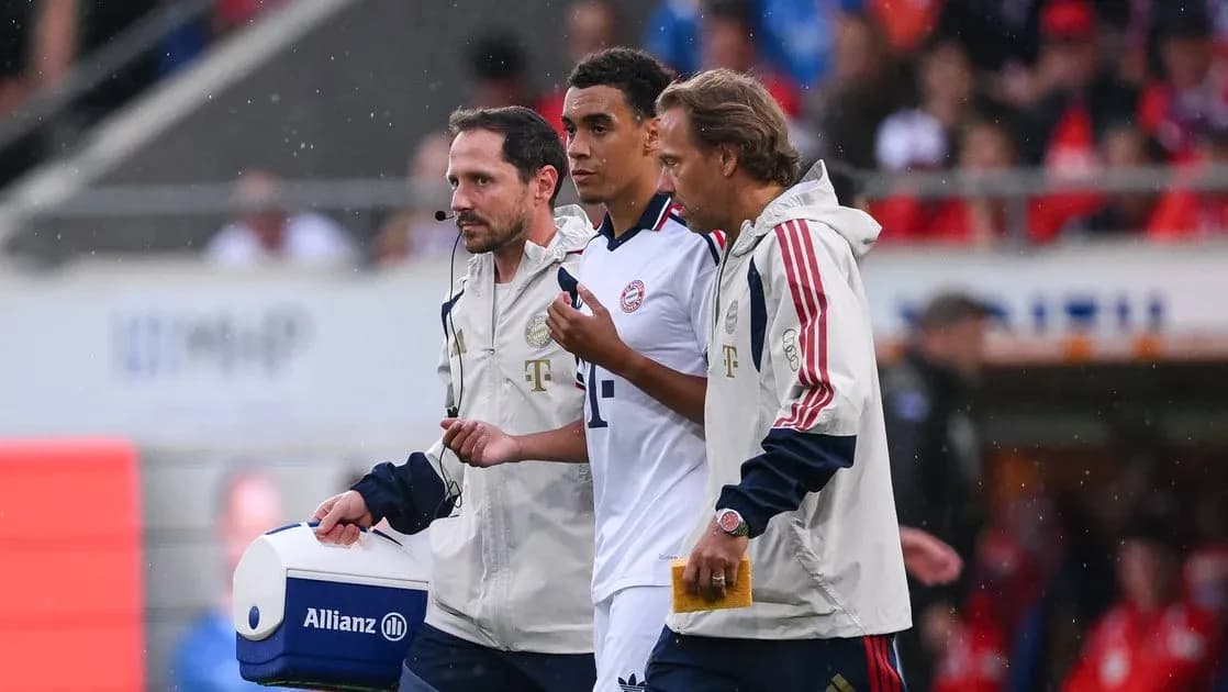 Jugador siendo atendido por el personal médico