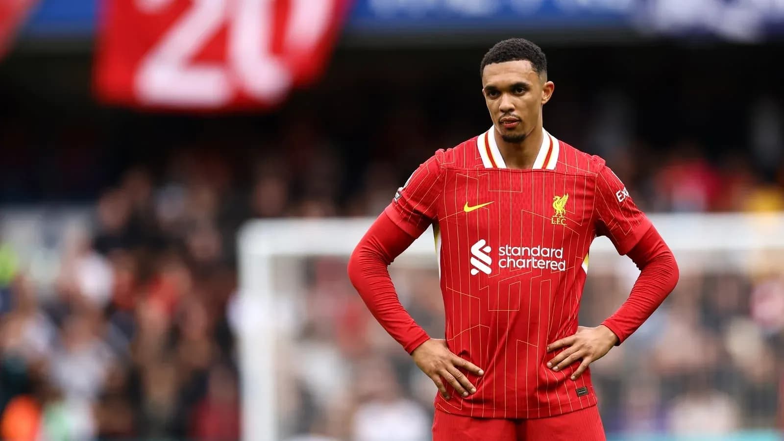 Jugador de Liverpool en el campo durante un partido