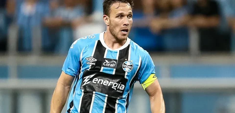 Jugador de Grêmio en acción durante el partido