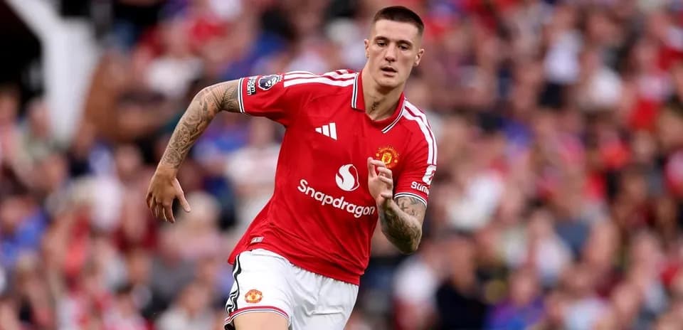 Jugador de Manchester United corriendo en el campo