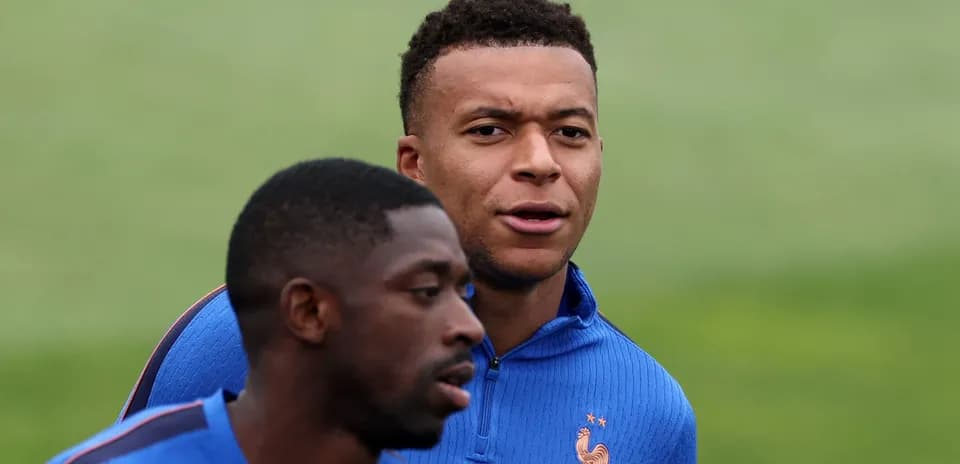 Jugadores de Francia entrenando en campo