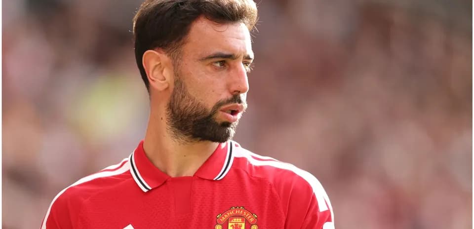 Jugador de Manchester United en uniforme rojo