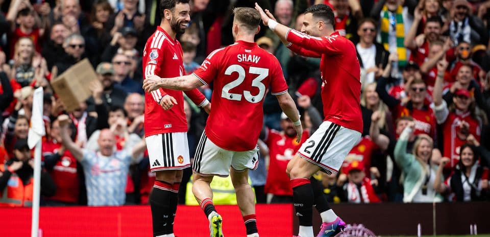 Jugadores de Manchester United celebrando un gol