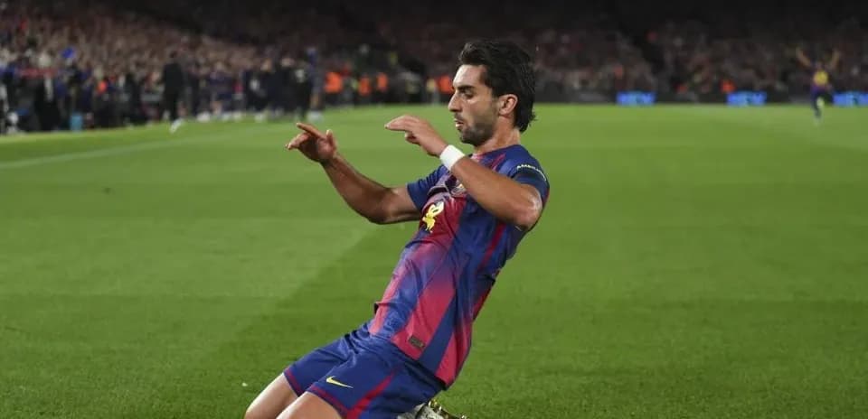 Jugador del Barcelona celebrando un gol en el campo