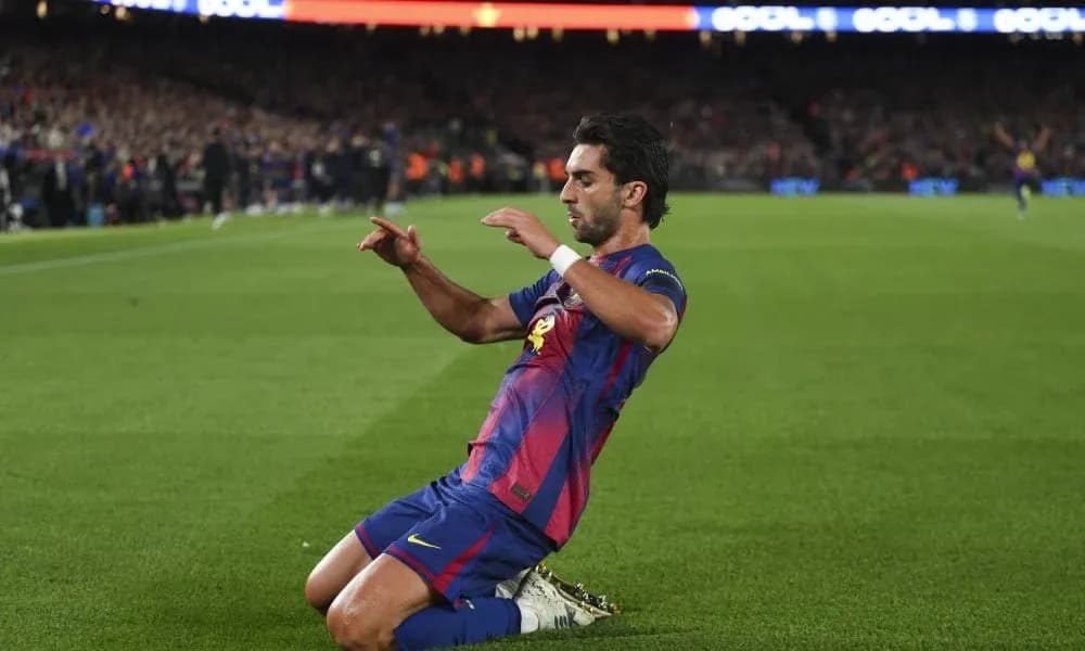 Jugador del Barcelona celebrando un gol en el campo