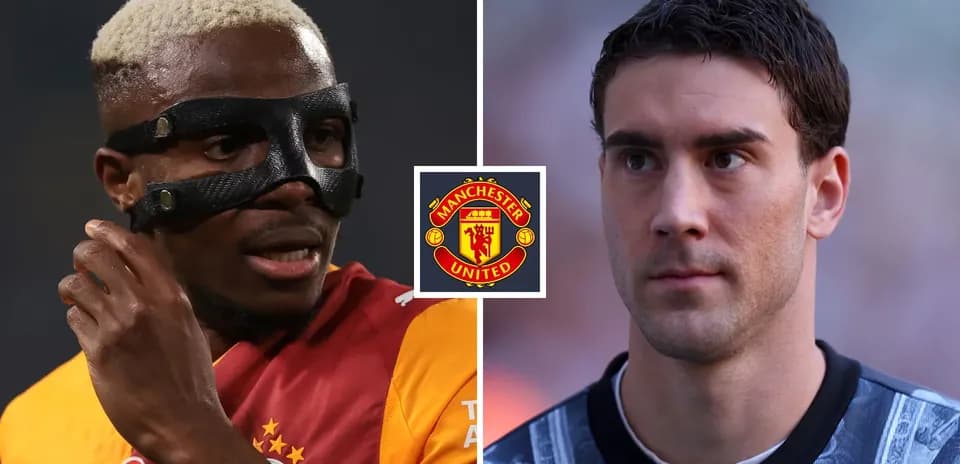 Jugadores de fútbol con máscaras y escudo de Manchester United