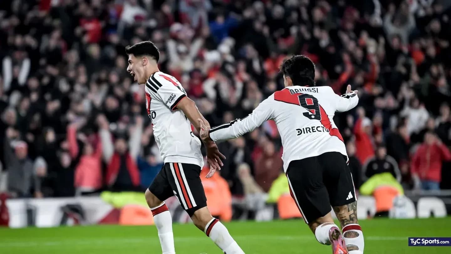 Jugadores de River Plate celebrando un gol