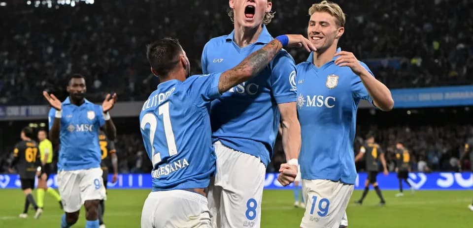 Jugadores de Napoli celebrando un gol