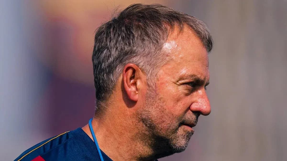 Entrenador observando durante la sesión de entrenamiento