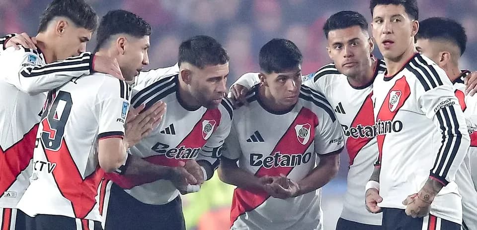 Jugadores de River Plate en una charla táctica
