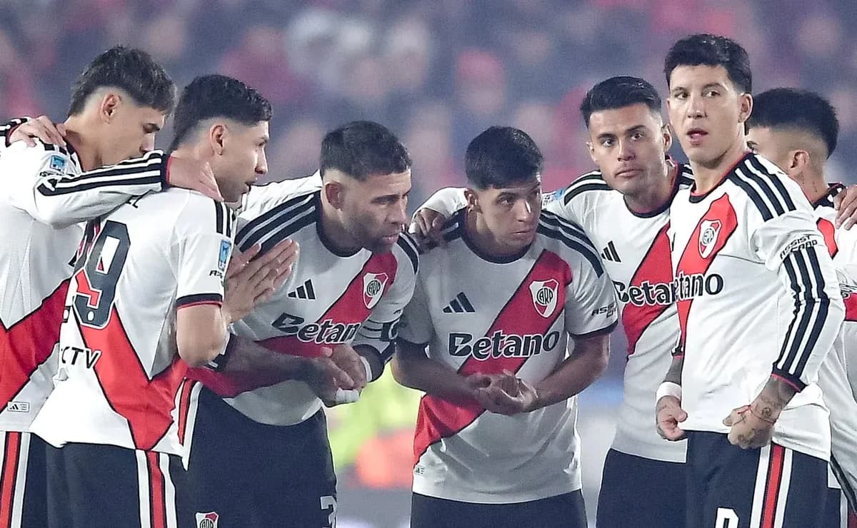 Jugadores de River Plate en una charla táctica